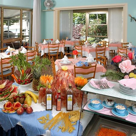 Hotel Latini Римини Экстерьер фото
