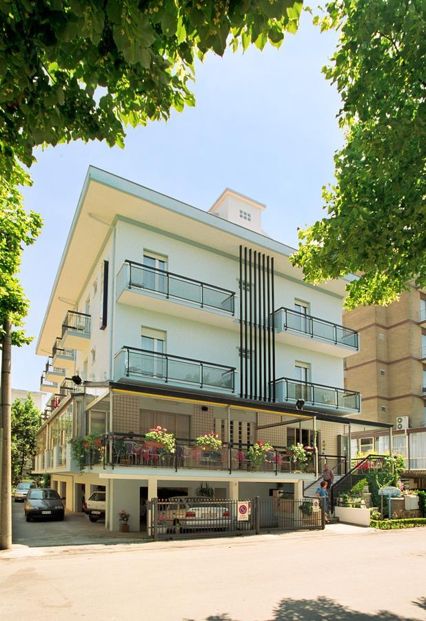 Hotel Latini Римини Экстерьер фото