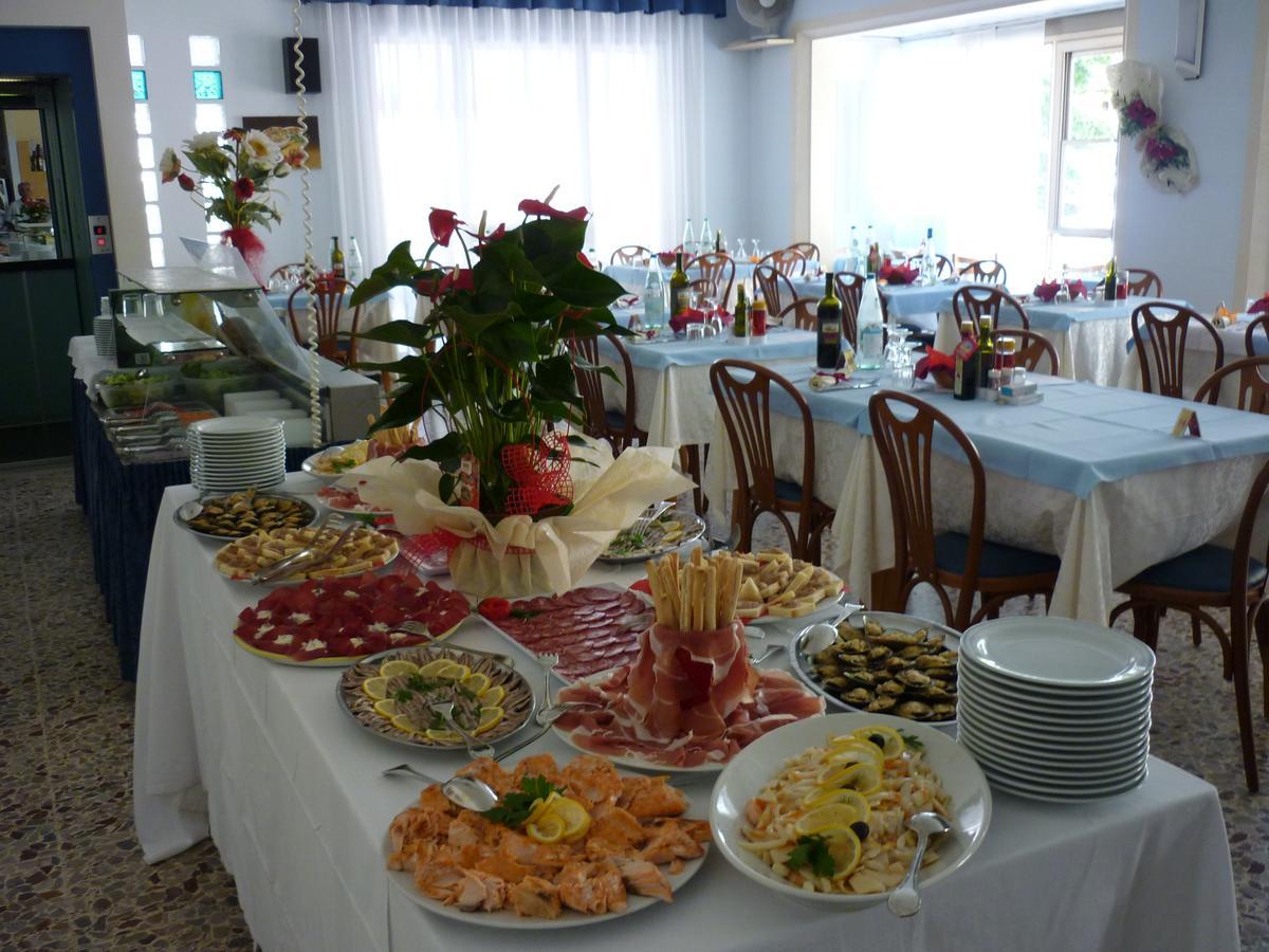 Hotel Latini Римини Экстерьер фото
