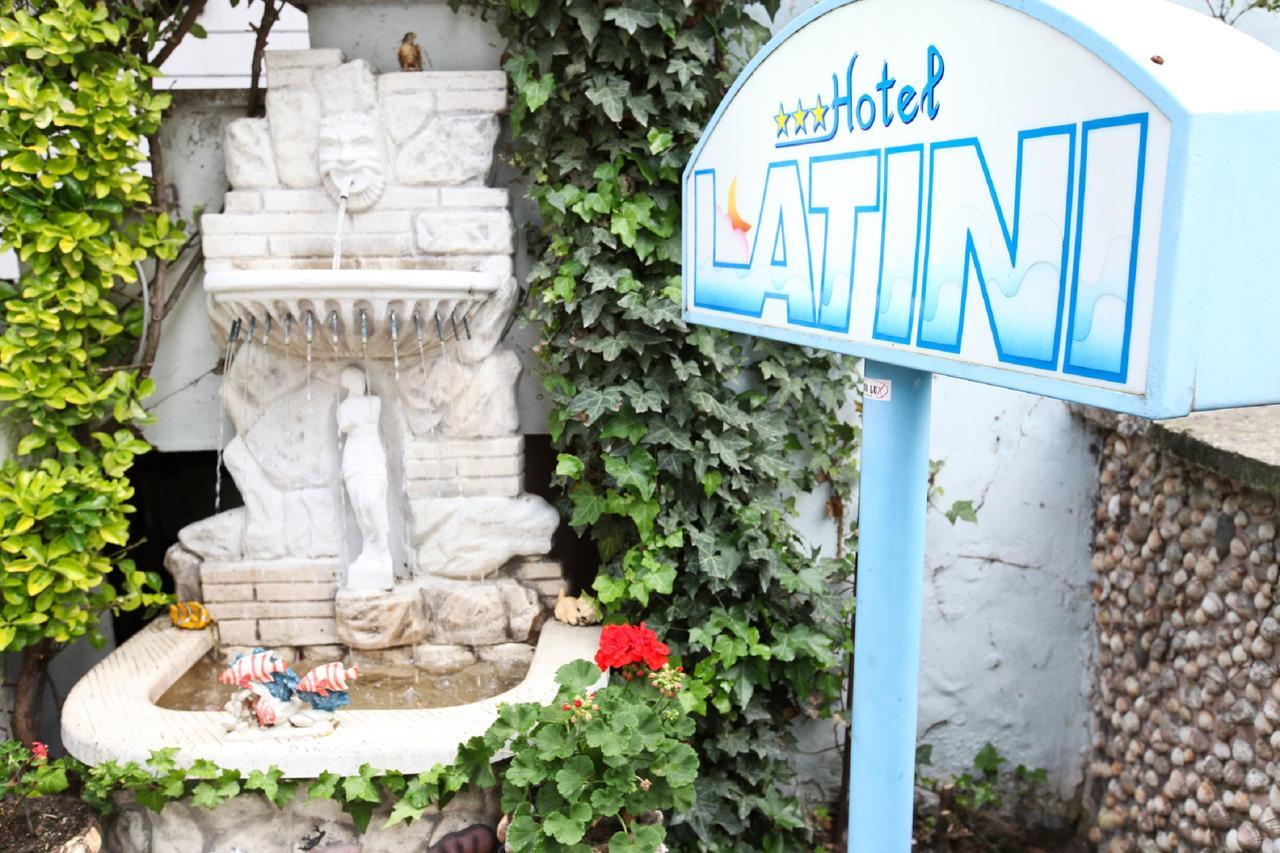 Hotel Latini Римини Экстерьер фото