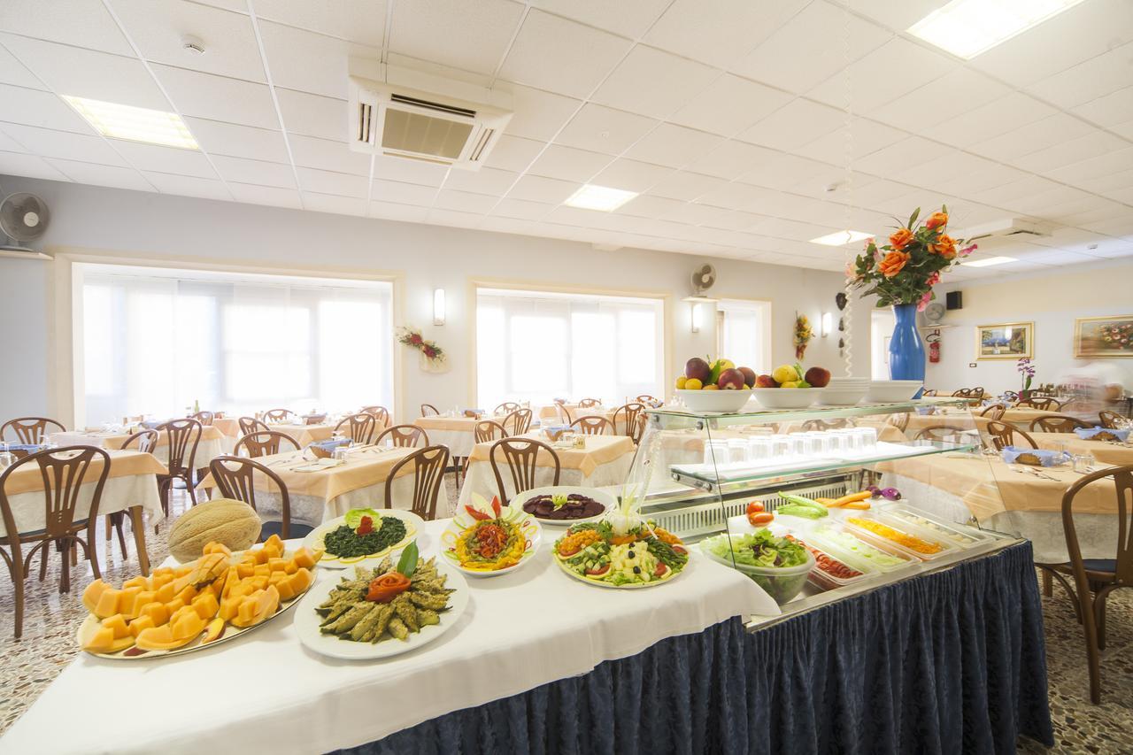 Hotel Latini Римини Экстерьер фото