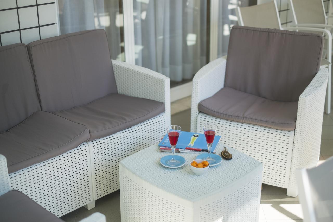 Hotel Latini Римини Экстерьер фото